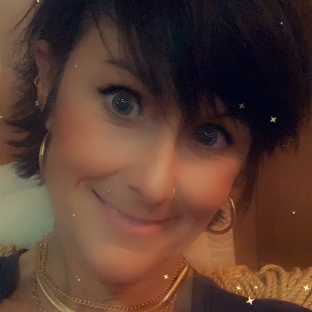 Meet your Posher, Leslie